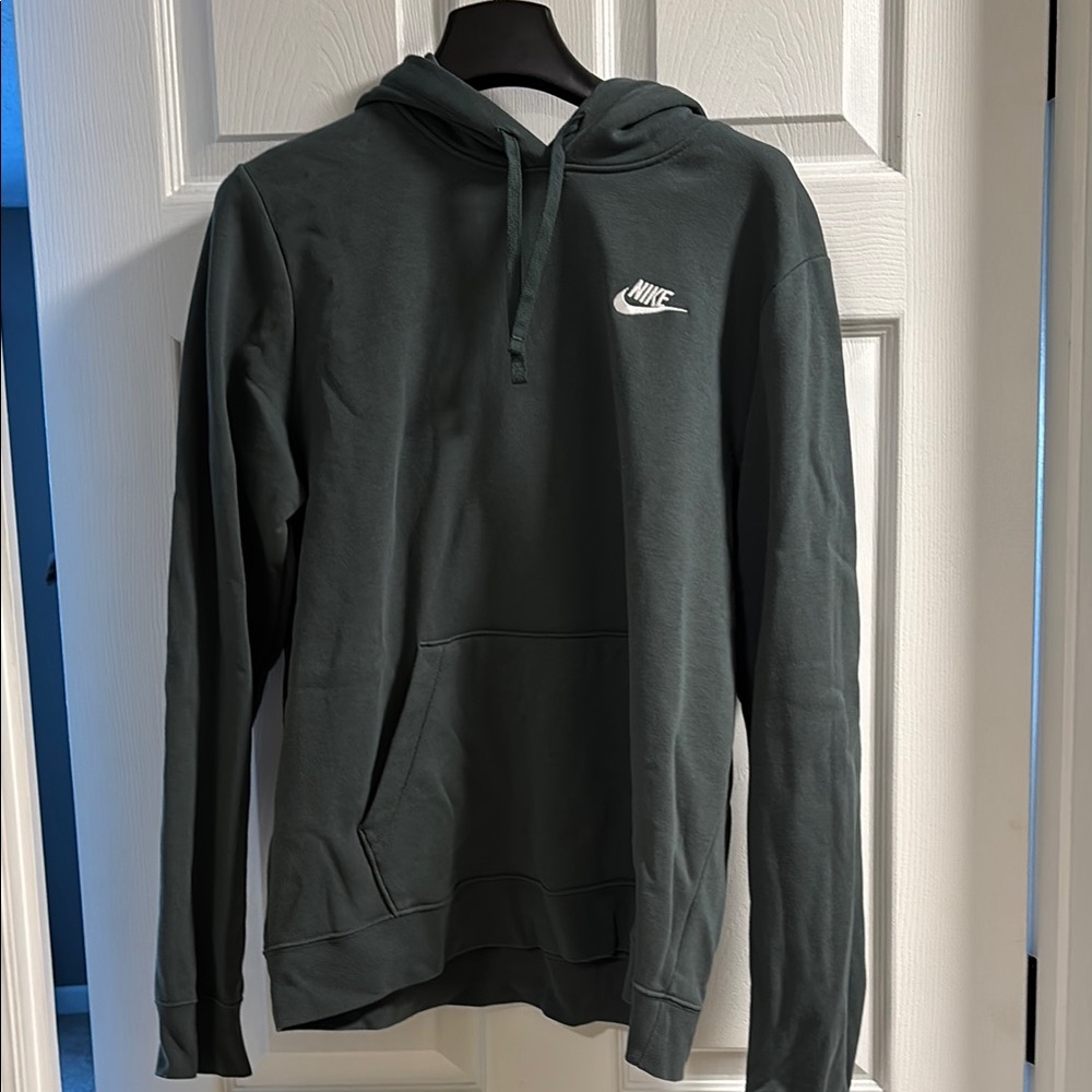 Nike Women’s Club Fleece Pullover Hoodie